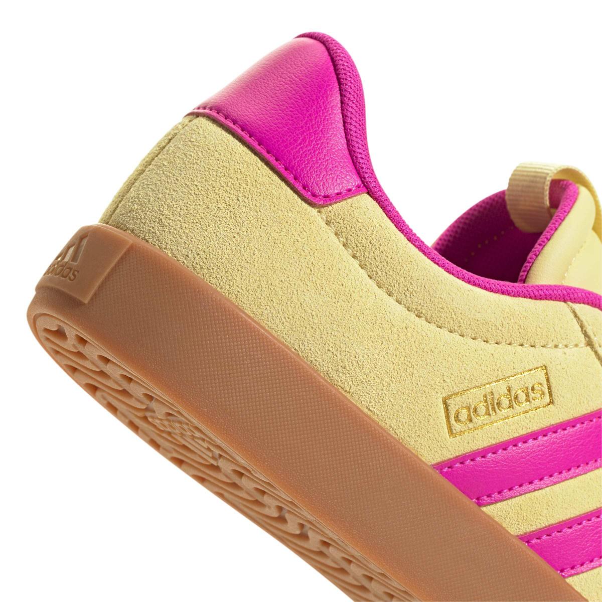 product/2/0/2025_adidas_jr8649_9_footwear_photography_detail_view_2_white.jpg