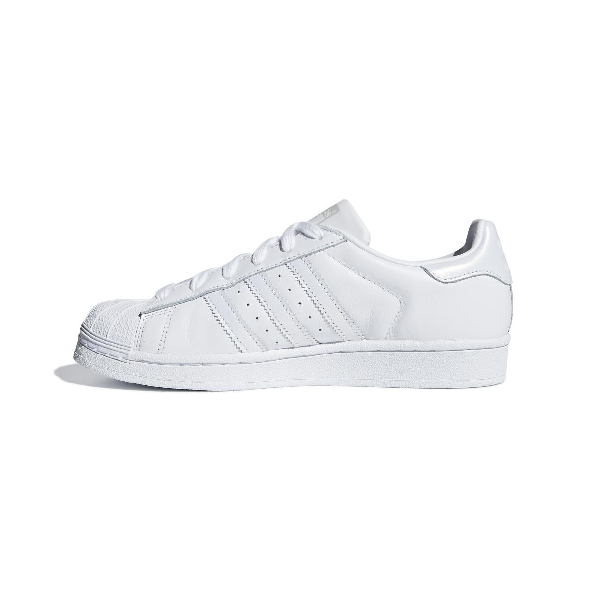 product/a/d/adidas-originals_aq1214_5_footwear_photography_side_medial_center_view_white_000.jpg