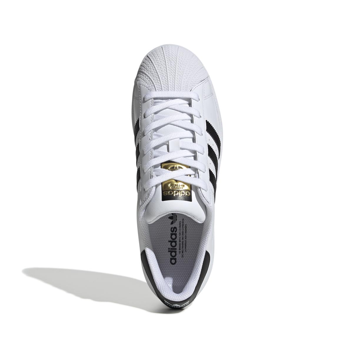 product/a/d/adidas-originals_fv3284_3_footwear_photography_top_portrait_view_white_000.jpg