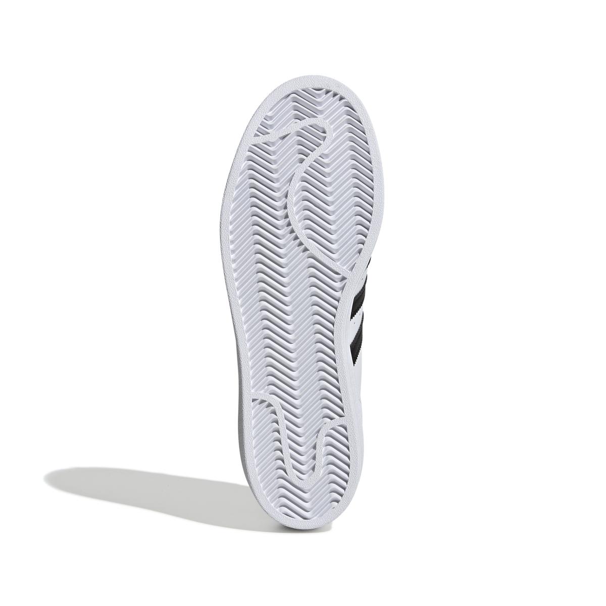 product/a/d/adidas-originals_fv3284_4_footwear_photography_bottom_view_white_000.jpg