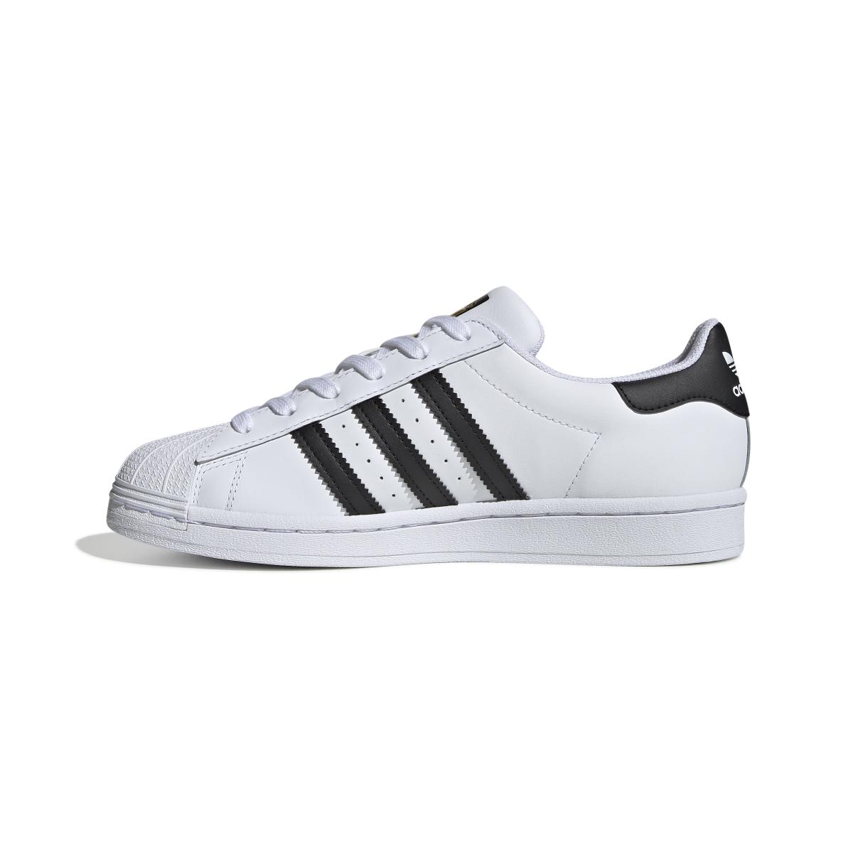 product/a/d/adidas-originals_fv3284_5_footwear_photography_side_medial_center_view_white_000.jpg