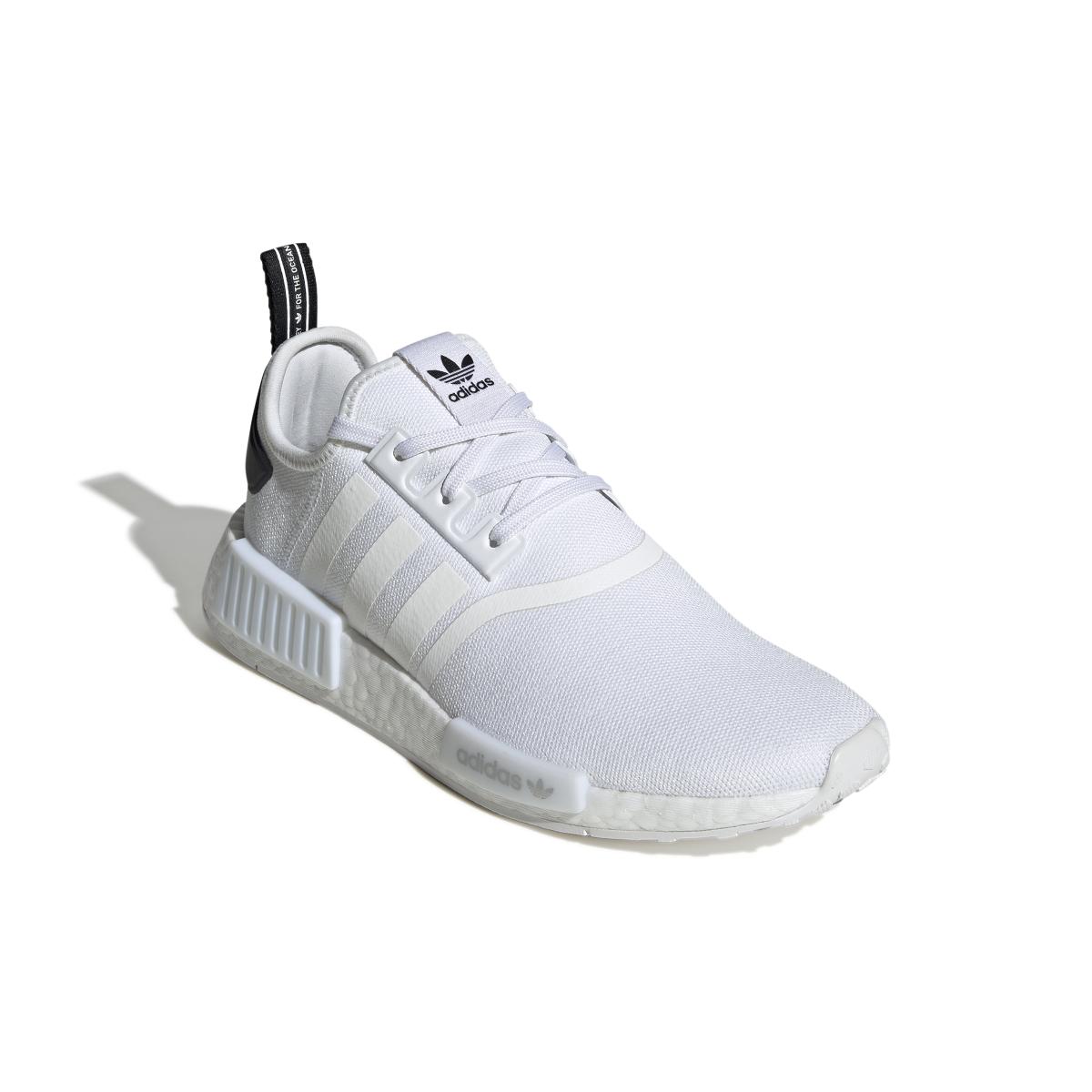 product/a/d/adidas-originals_gy6067_6_footwear_photography_front_lateral_top_view_white_000.jpg
