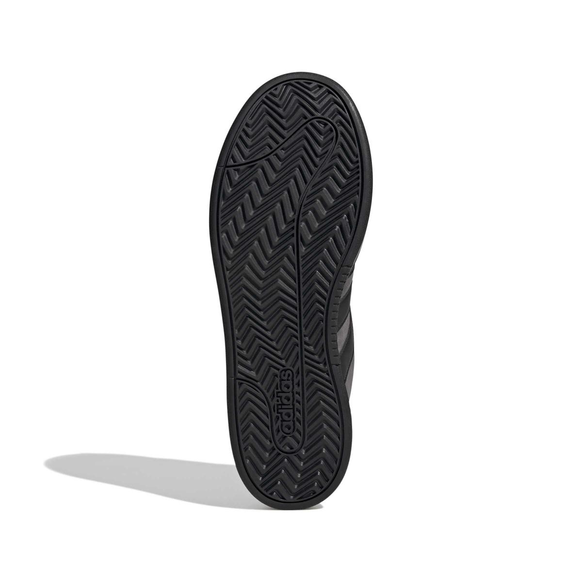 product/a/d/adidas-originals_jp7632_4_footwear_photography_bottom_view_white-nw091825.jpg
