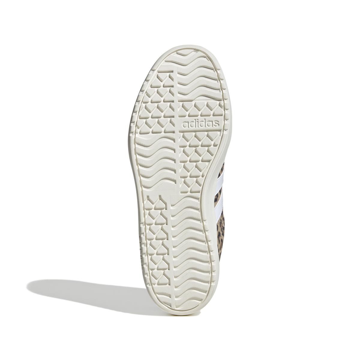 product/a/d/adidas-originals_js4376_4_footwear_photography_bottom_view_white.jpg
