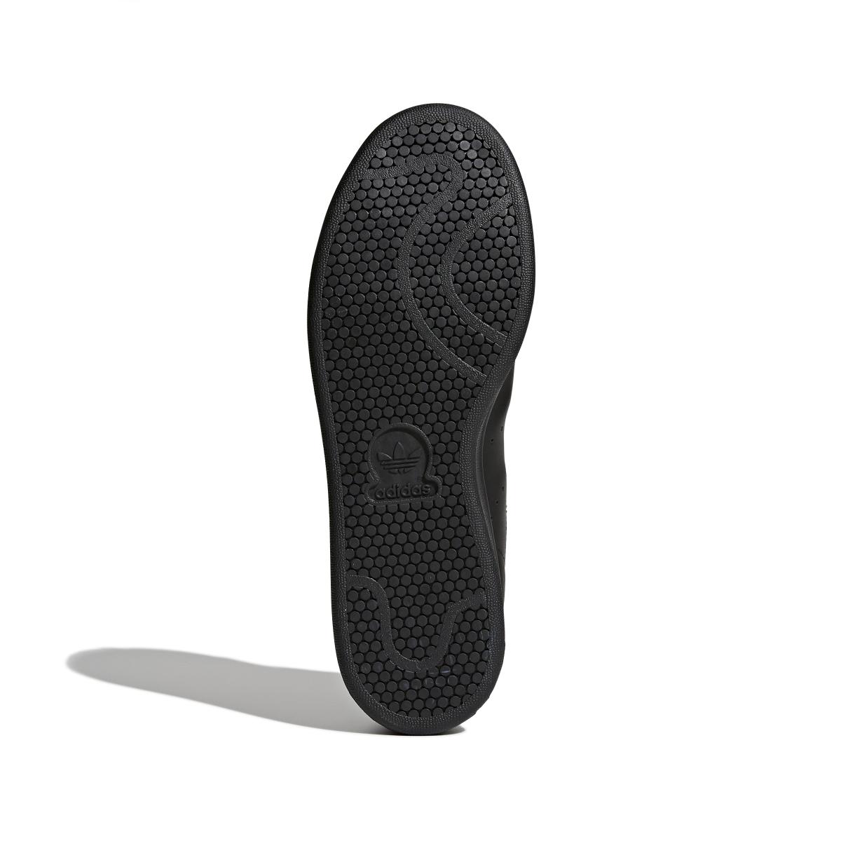 product/a/d/adidas-originals_m20327_4_footwear_photography_bottom_view_white_000.jpg