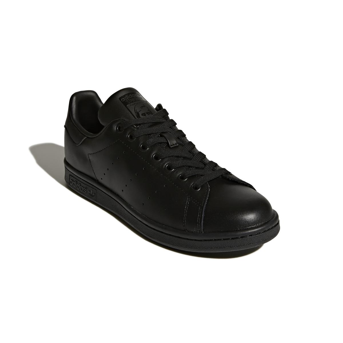product/a/d/adidas-originals_m20327_7_footwear_photography_front_lateral_top_view_white_000.jpg