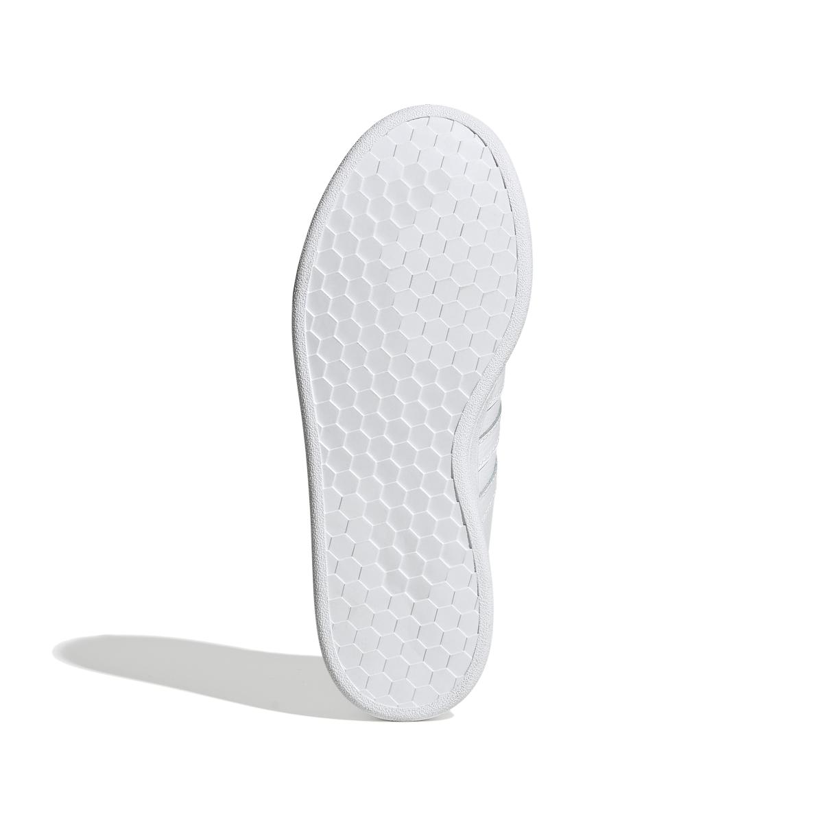 product/a/d/adidas_fw3301_4_footwear_photography_bottom_view_white_000.jpg