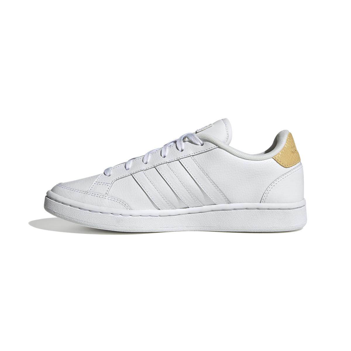 product/a/d/adidas_fw3301_5_footwear_photography_side_medial_center_view_white_000.jpg