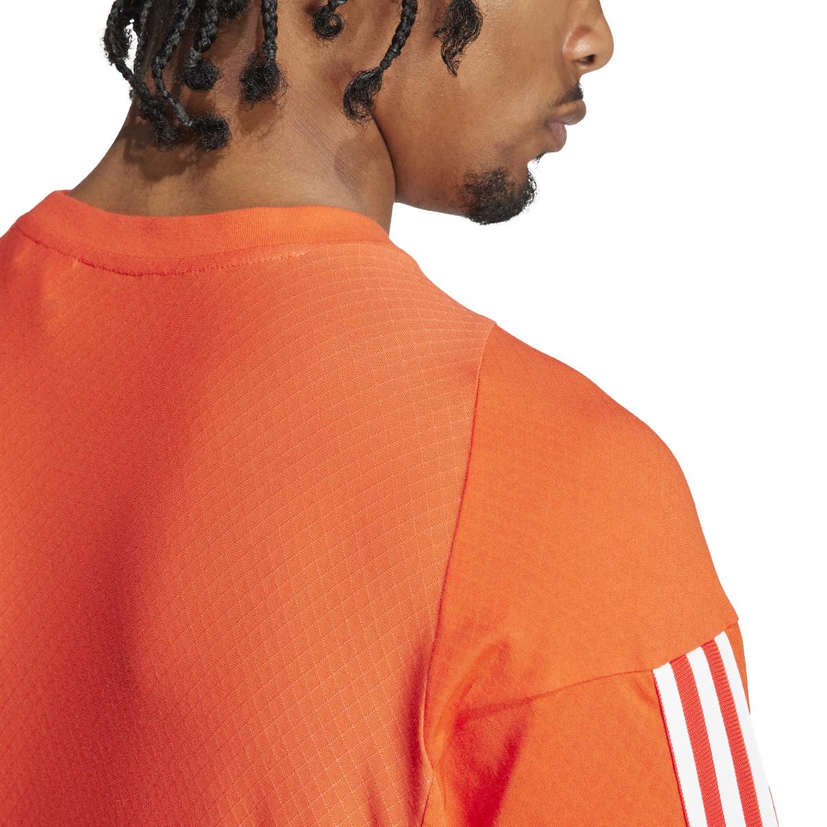 product/a/d/adidas_iq0601_8_apparel_on_model_detail_view_1_white-nw0324.jpg