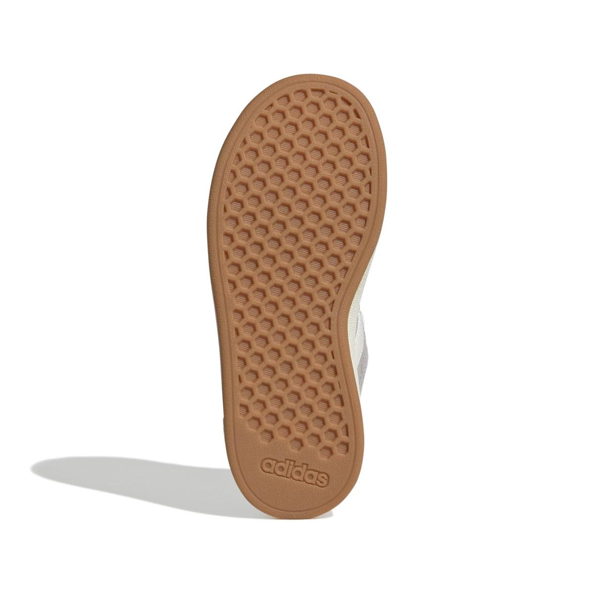 product/a/d/adidas_jh6179_4_footwear_photography_bottom_view_white-nw091625.jpg