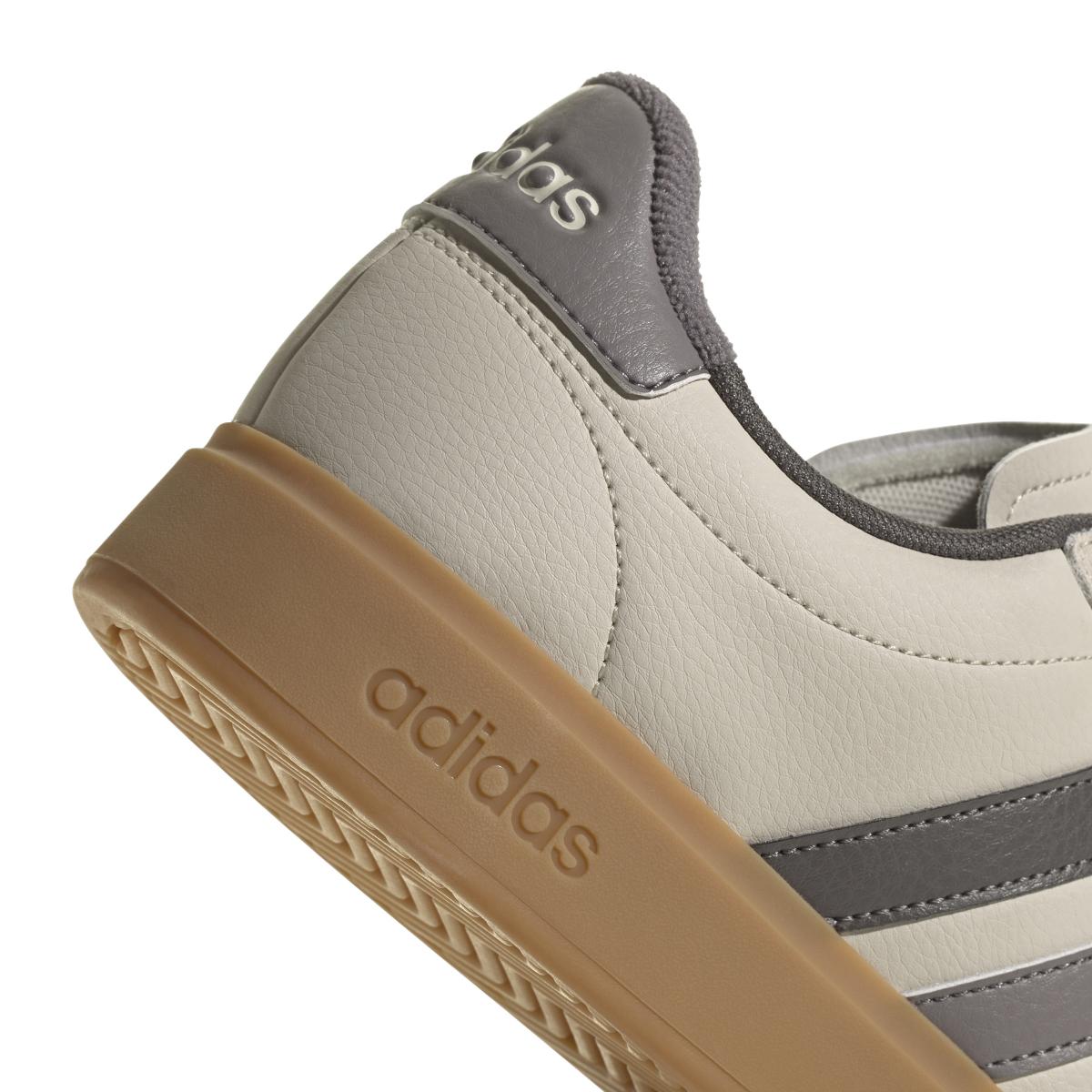 product/a/d/adidas_jh8688_9_footwear_photography_detail_view_2_white.jpg