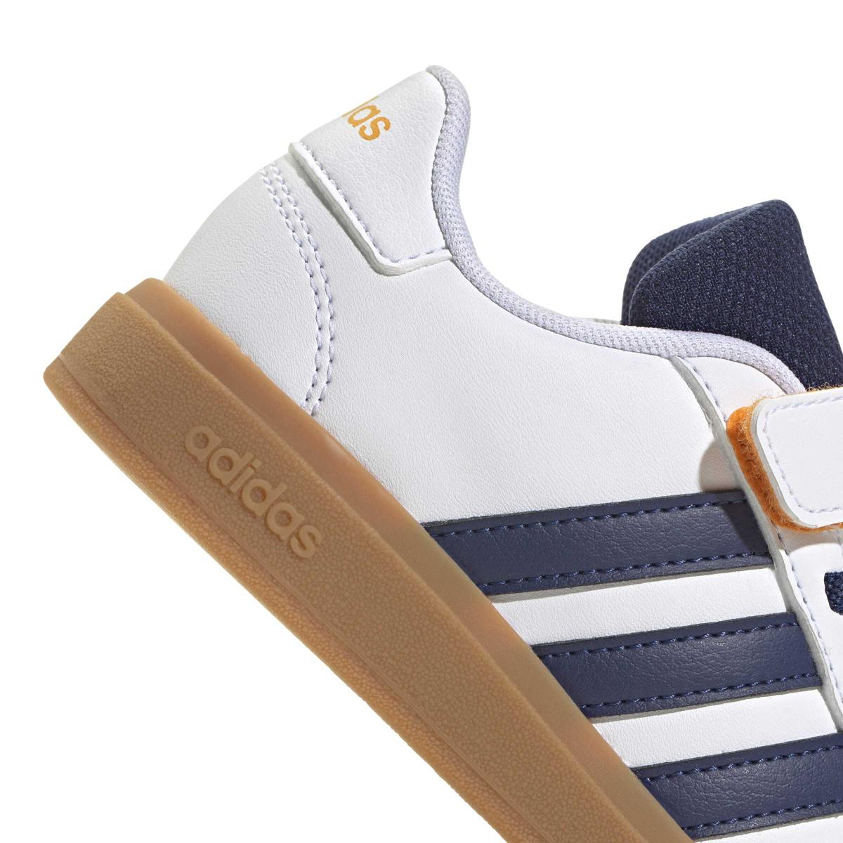 product/a/d/adidas_ji0973_8_footwear_photography_detail_view_1_white-nw091625.jpg