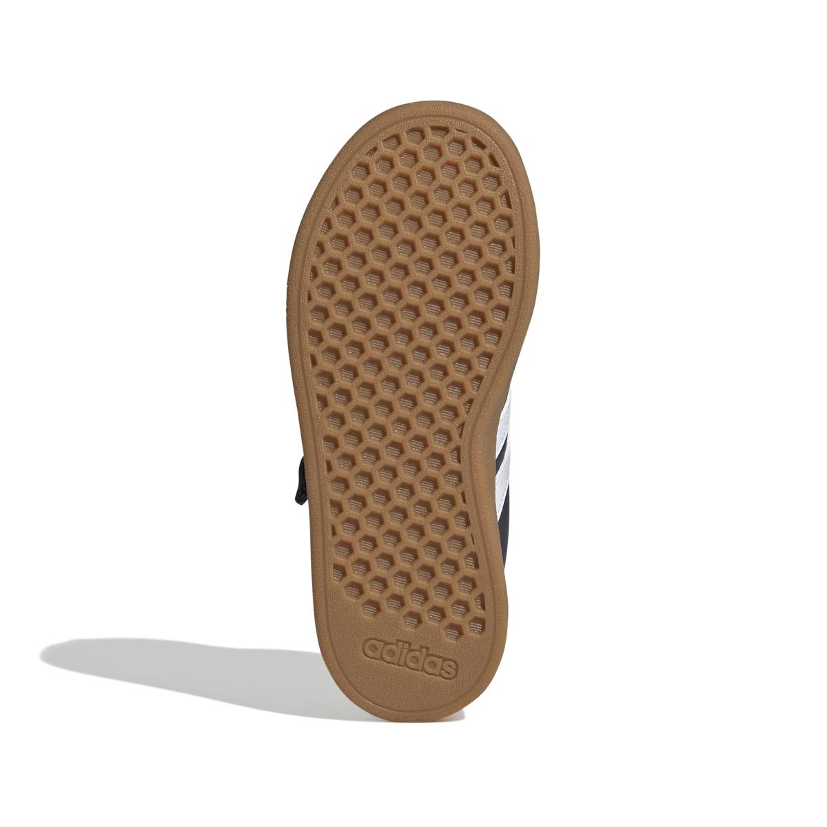 product/a/d/adidas_ji0974_4_footwear_photography_bottom_view_white-nw091625.jpg