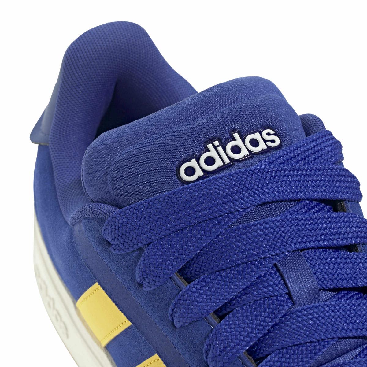 product/a/d/adidas_ji1714_8_footwear_photography_detail_view_1_white-nw091625.jpg