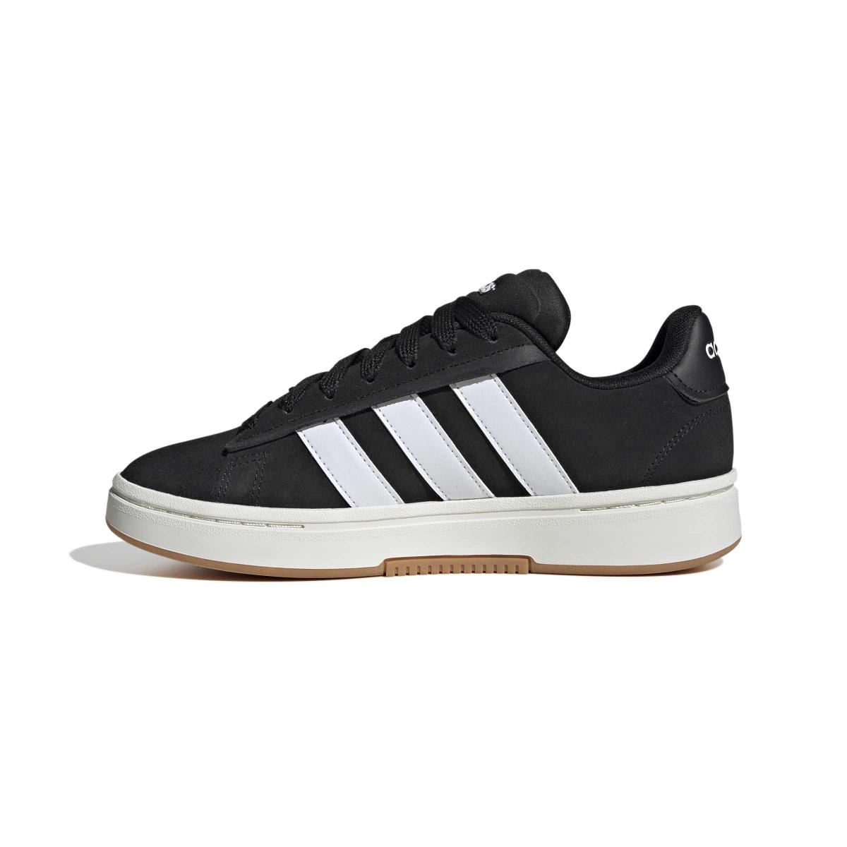 product/a/d/adidas_jp9771_5_footwear_photography_side_medial_center_view_white-nw091625.jpg