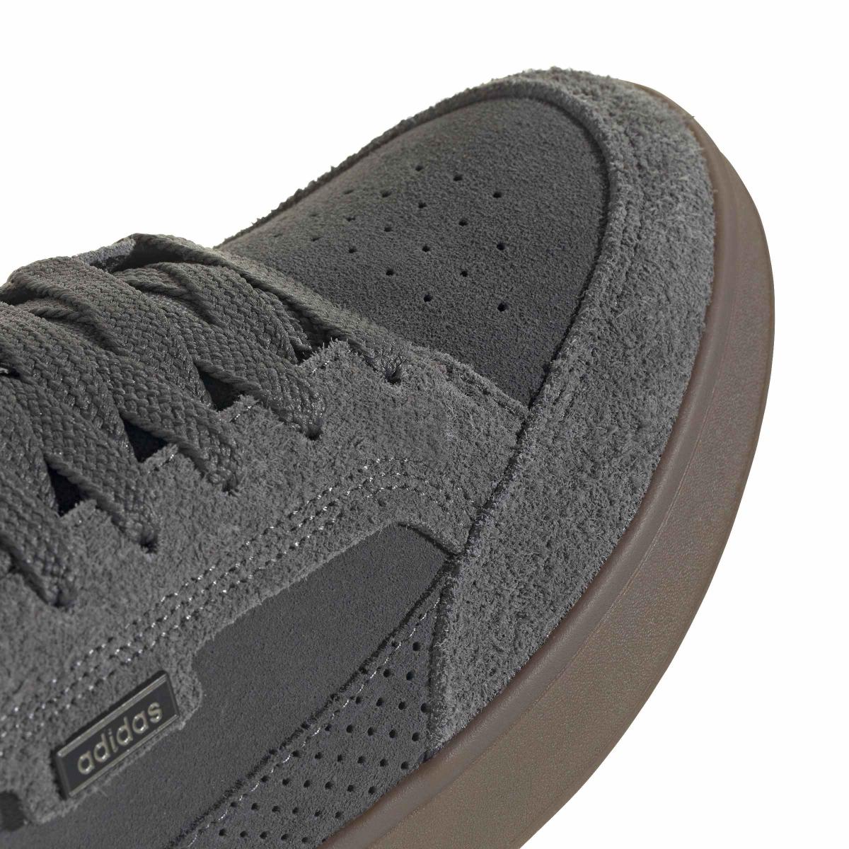 product/a/d/adidas_jq5652_9_footwear_photography_detail_view_2_white-nw091625.jpg