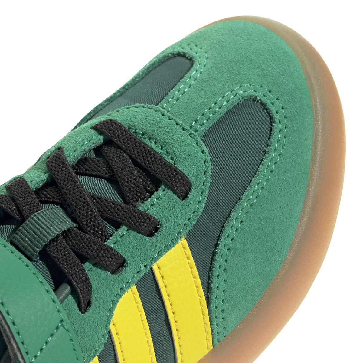 product/a/d/adidas_jq8848_8_footwear_photography_detail_view_1_white-nw091625.jpg