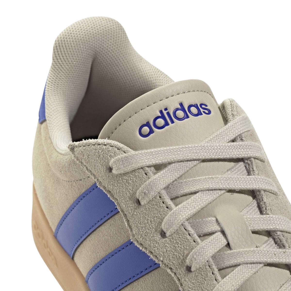 product/a/d/adidas_jr1327_8_footwear_photography_detail_view_1_white-nw091625.jpg
