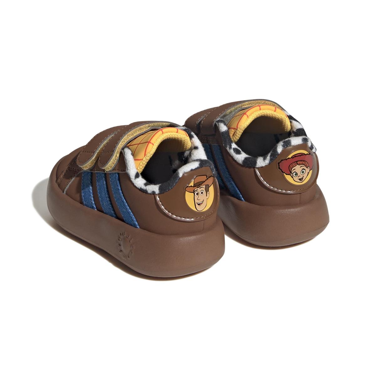 product/a/d/adidas_jr5629_10_footwear_photography_pair_view_white-nw091725.jpg