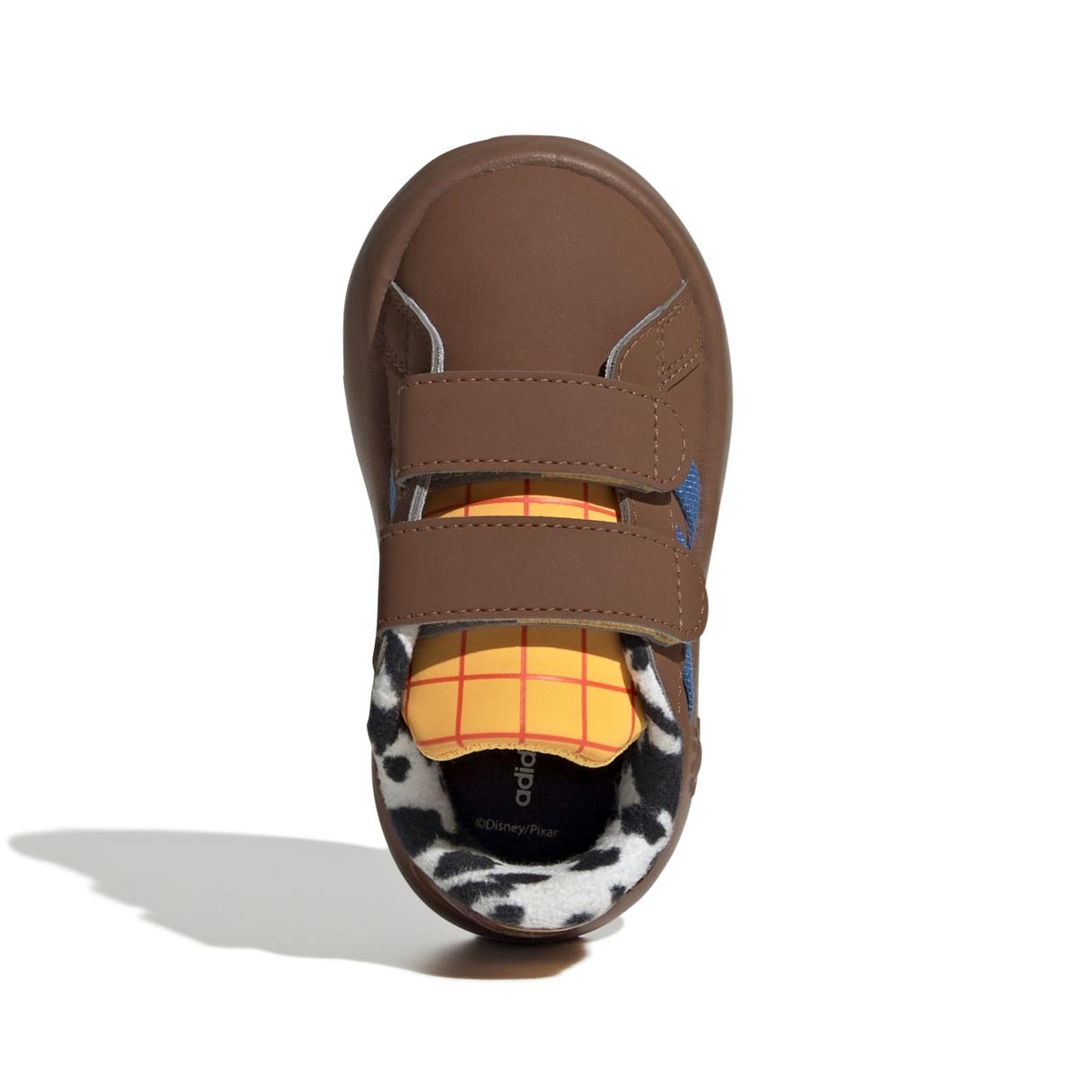 product/a/d/adidas_jr5629_3_footwear_photography_top_portrait_view_white-nw091725.jpg