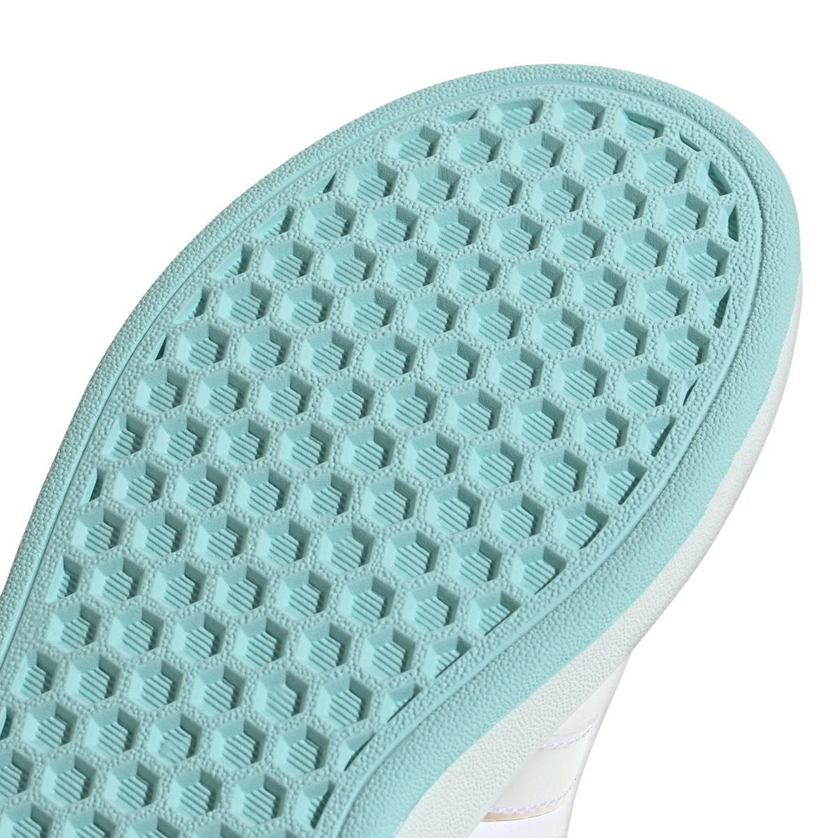 product/a/d/adidas_jr6119_9_footwear_photography_detail_view_2_white-nw091725.jpg