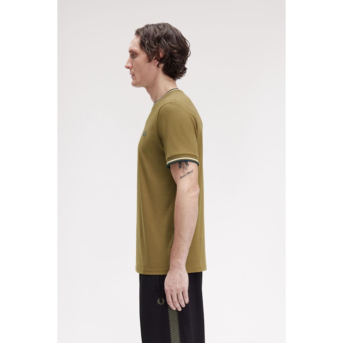 product/f/r/fred-perry_fpm1588v_z60_v2_q325_mod2_side.jpg