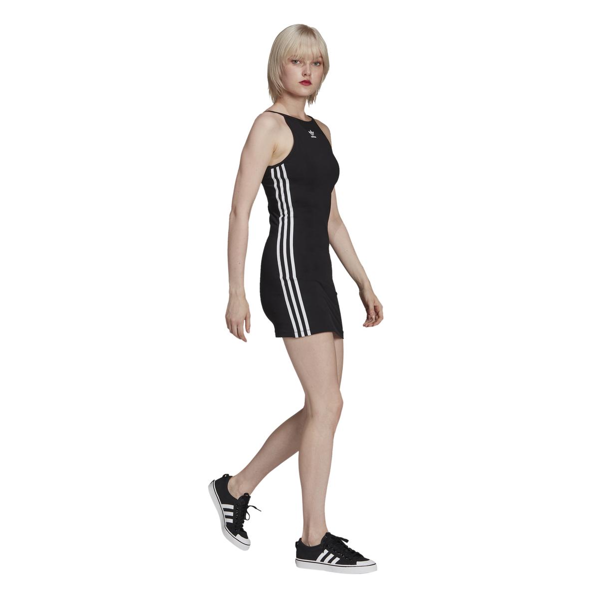 product/h/c/hc2039_app_on-model_walking_white.jpg