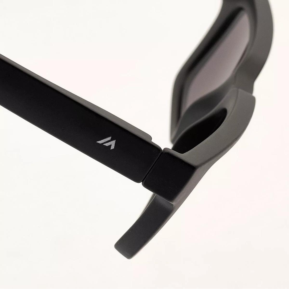 product/m/a/martes-essentials_m000261348_black-smoke_3.jpg