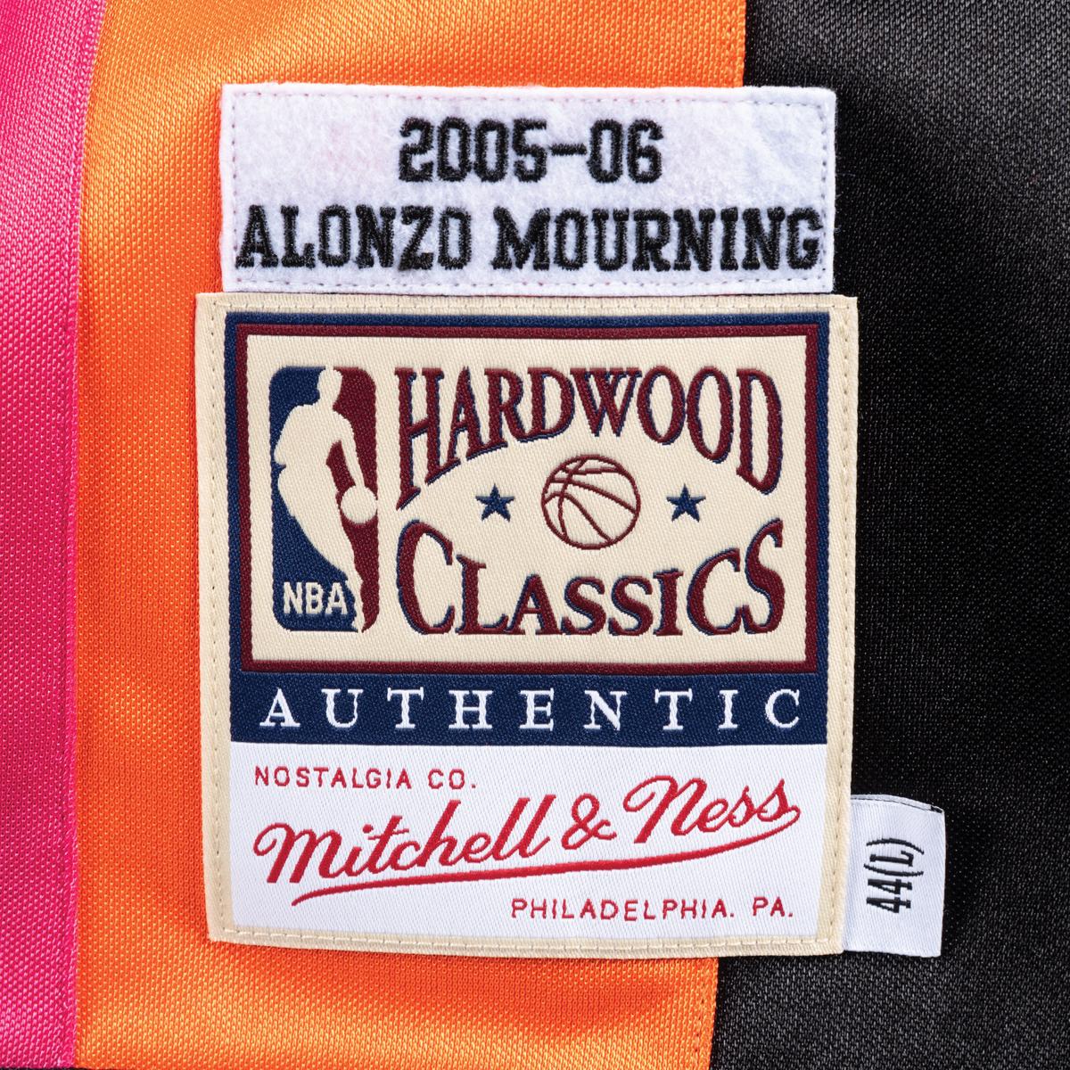 product/m/i/mitchell-ness_ajy4el18032-mheblck05amo_2.jpg