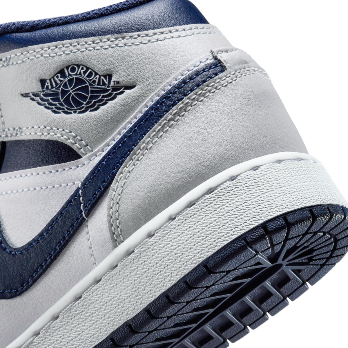product/n/i/nike_dq8423-146_white-midnight-navy-neutral-grey_10.jpg