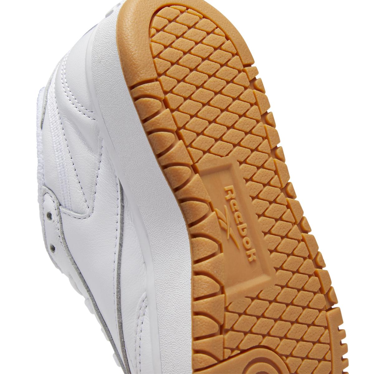 product/r/e/reebok-classics_fv5658_7_footwear_photography_detail_view_1_white_000.jpg