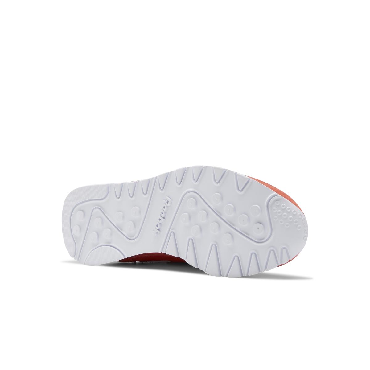 product/r/e/reebok-classics_fz0818_3_footwear_photography_bottom_view_white_000.jpg