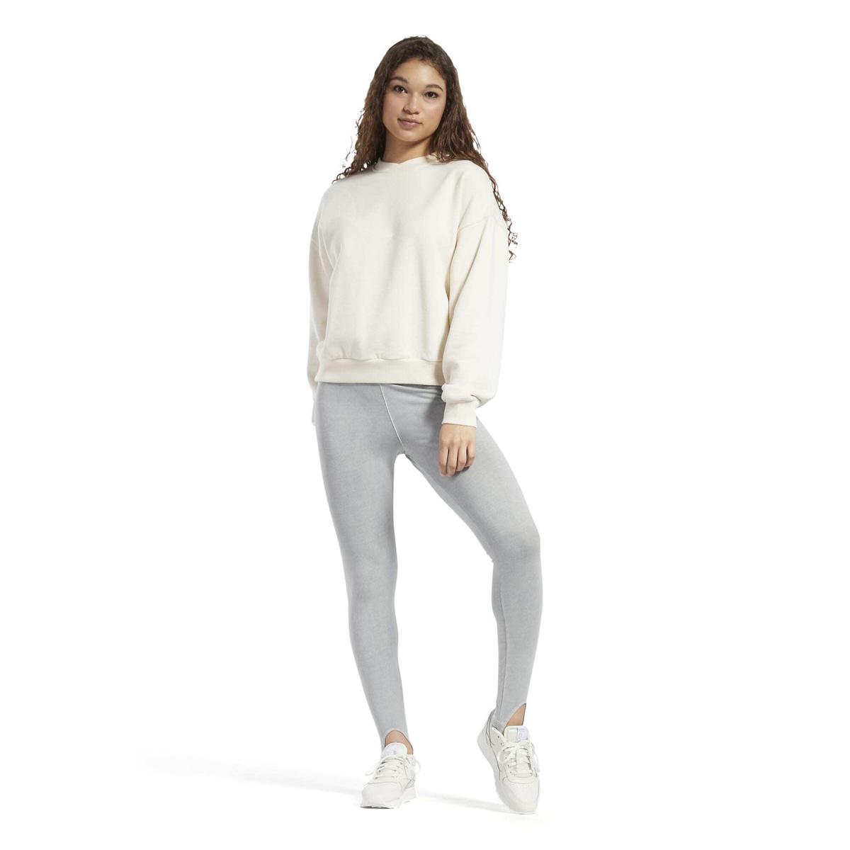 product/r/e/reebok-classics_hh9696_6_apparel_on_model_standard_outfit_view_white.jpg