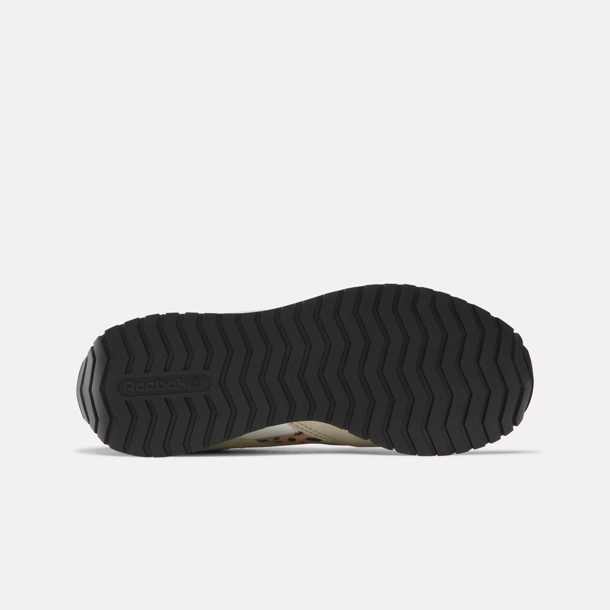product/r/e/reebok_100239219_chalk-classic-beige-trek-grey_5.jpg