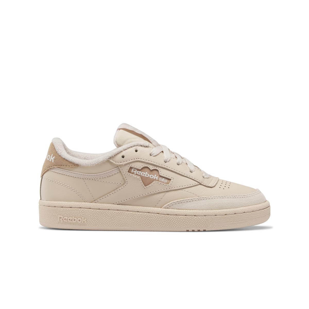 product/r/e/reebok_hq7100_1_footwear_photography_side_lateral_center_view_white.jpg