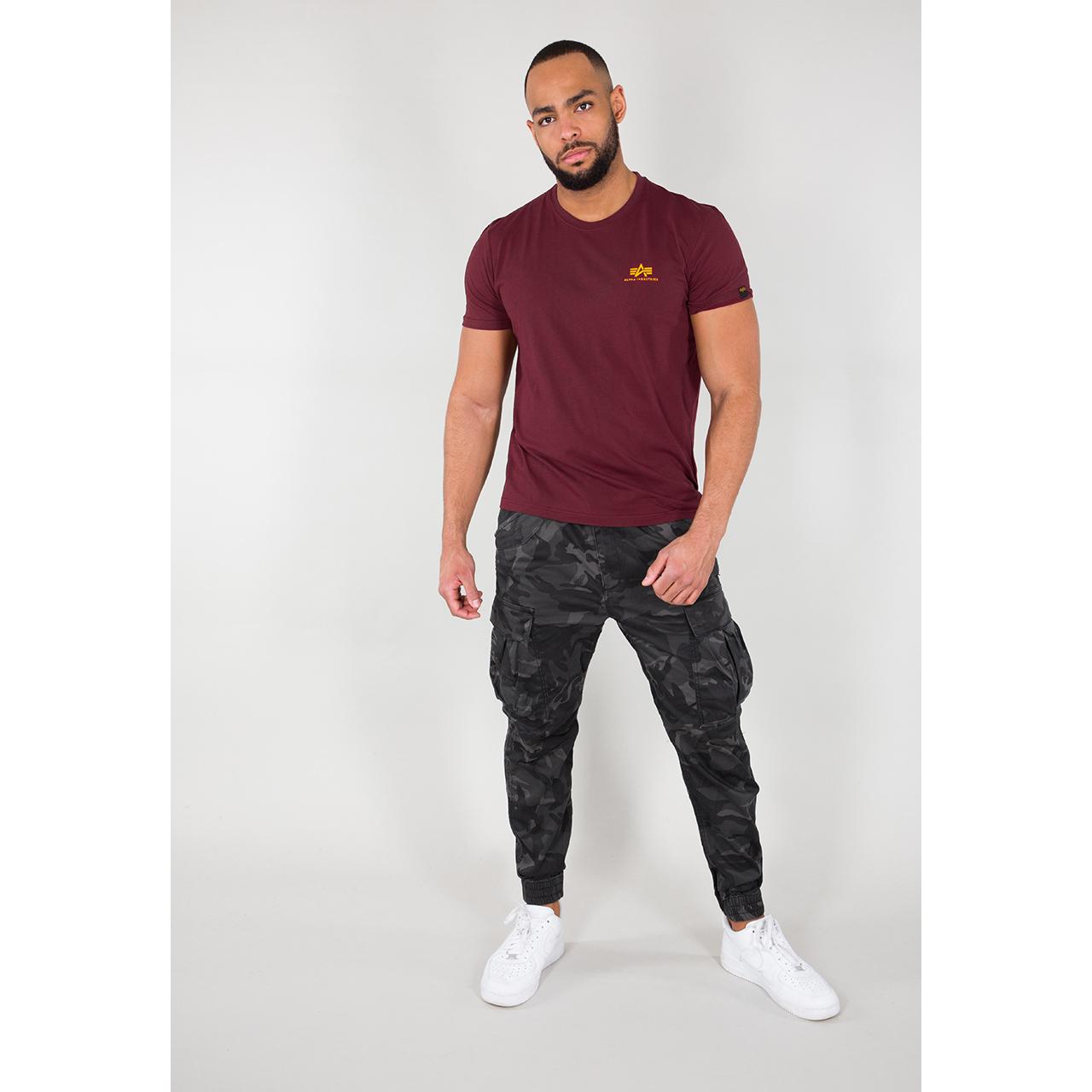 product/1/8/188505-184-alpha-industries-basic-t-small-logo-tee-003.jpg