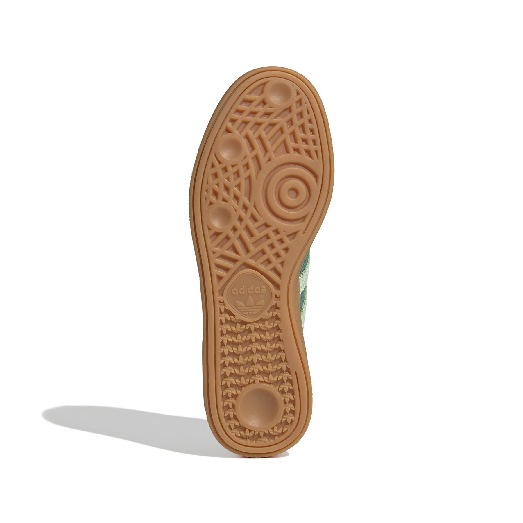 product/2/0/2025_08_adidas_ie5896_4_footwear_photography_bottom_view_white.jpg