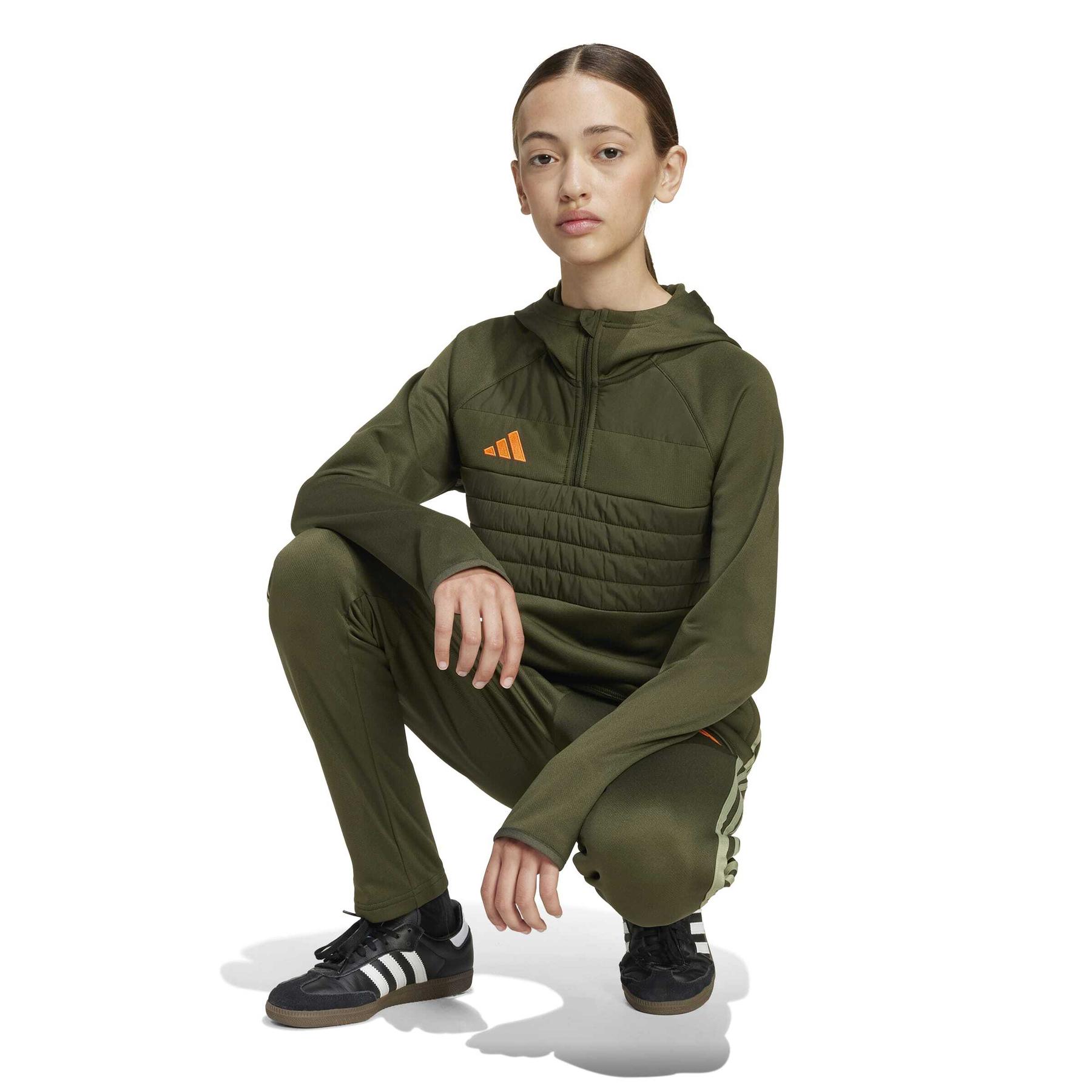 product/2/0/2025_09_adidas_jw4592_4_apparel_on_model_walking_view_white.jpg