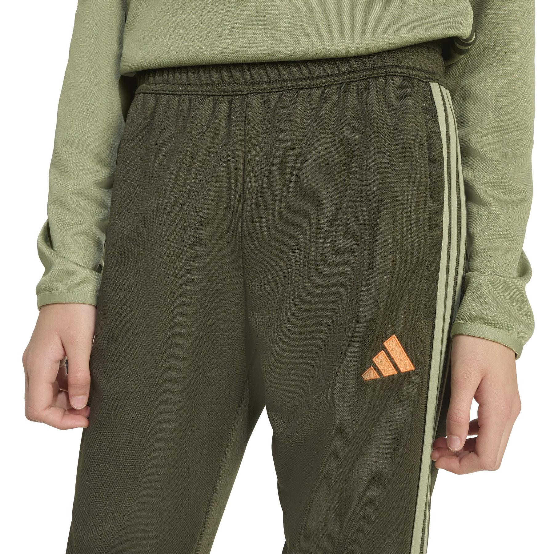 product/2/0/2025_09_adidas_jw4612_5_apparel_on_model_detail_view_1_white.jpg