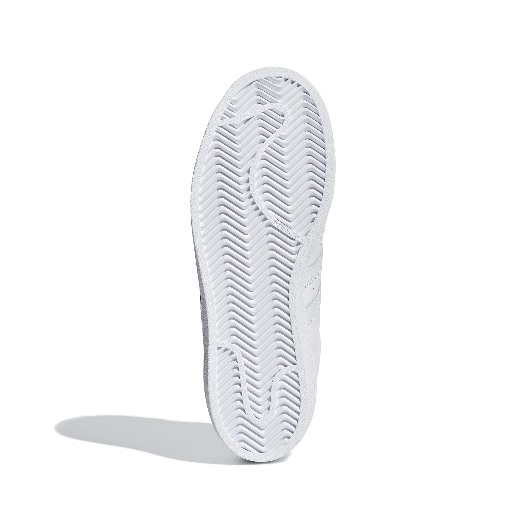 product/a/d/adidas-originals_aq1214_4_footwear_photography_bottom_view_white_000.jpg
