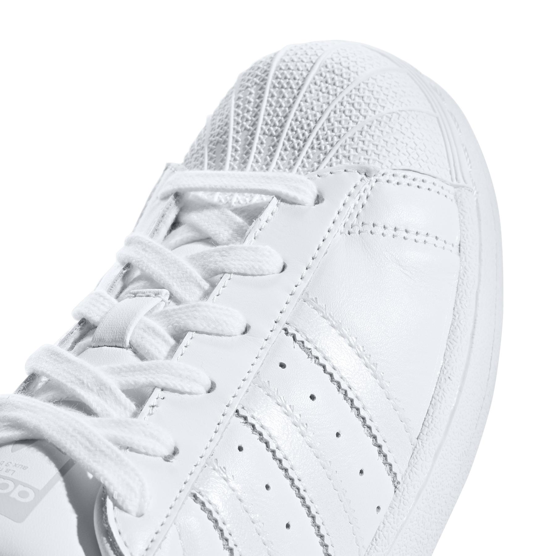 product/a/d/adidas-originals_aq1214_9_footwear_photography_detail_view_2_white_000.jpg