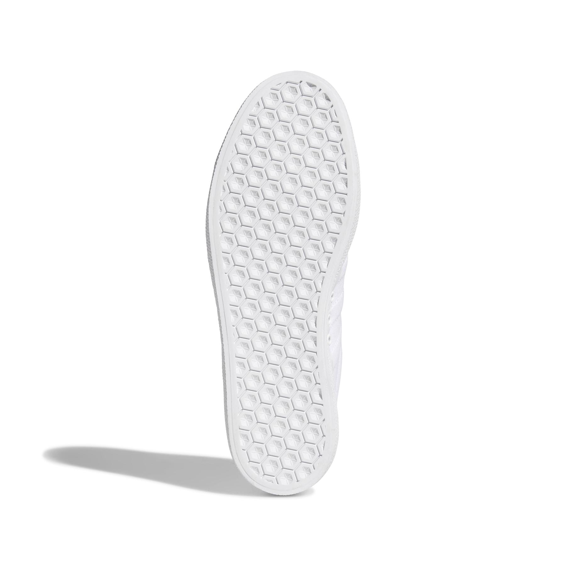 product/a/d/adidas-originals_b22705_4_footwear_photography_bottom_view_white_000.jpg
