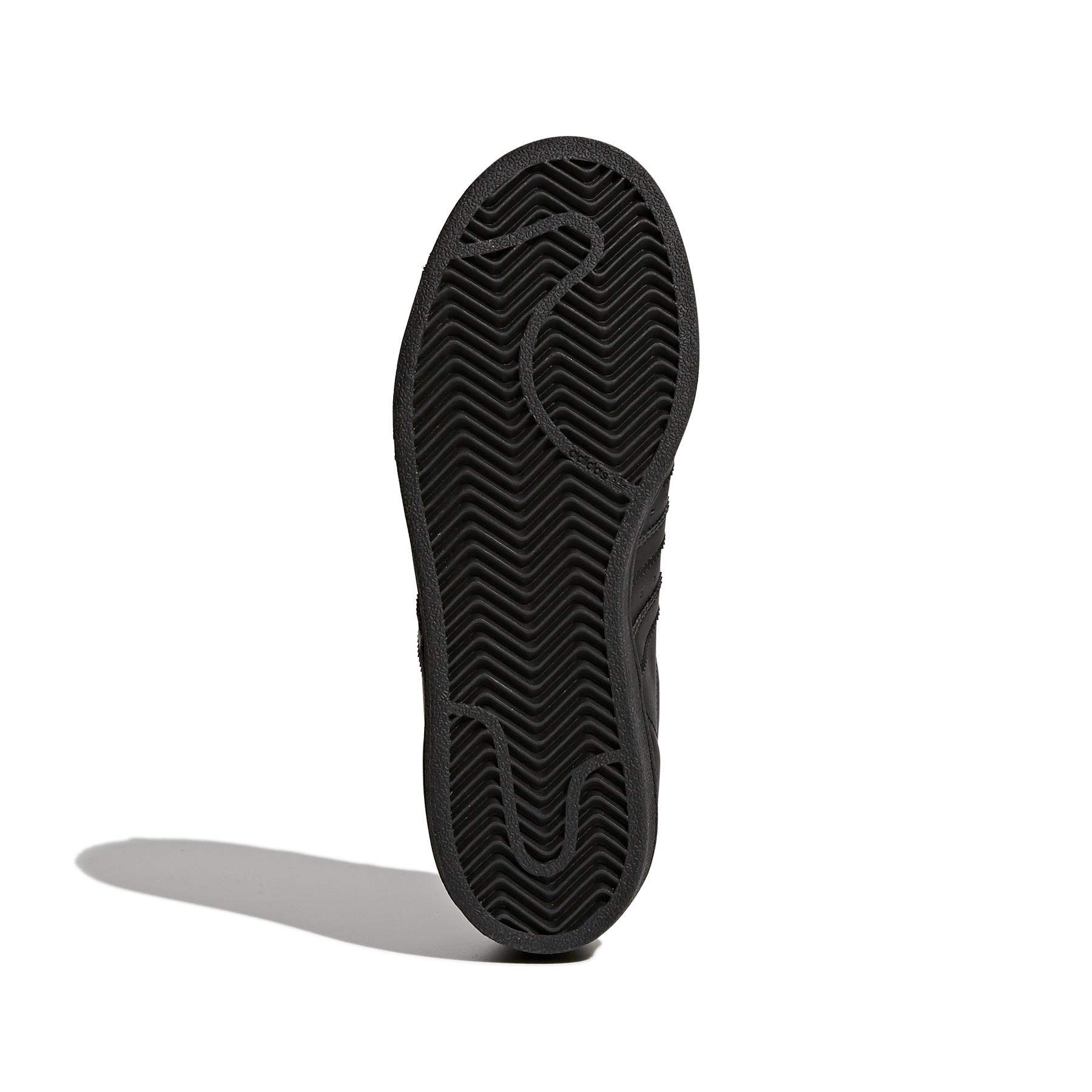 product/a/d/adidas-originals_b25724_4_footwear_photography_bottom_view_white_000.jpg