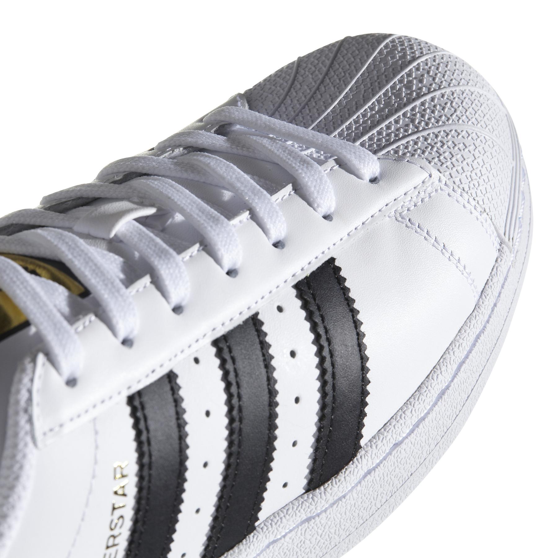 product/a/d/adidas-originals_c77124_11_footwear_photography_detail_view_2_white_000.jpg