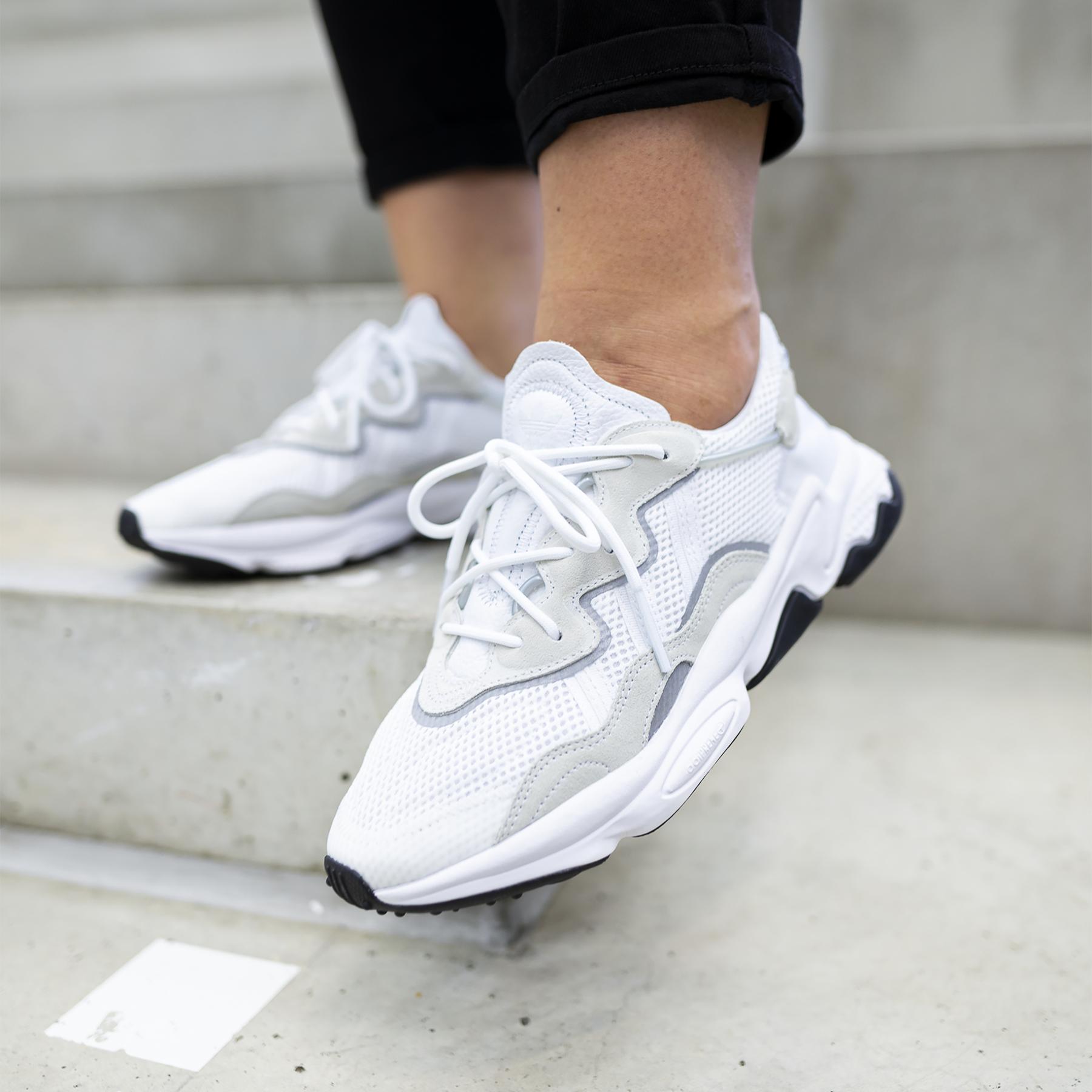 product/a/d/adidas-originals_ee6464_14_footwear_photography_heromrktng_view_1_white_000.jpg