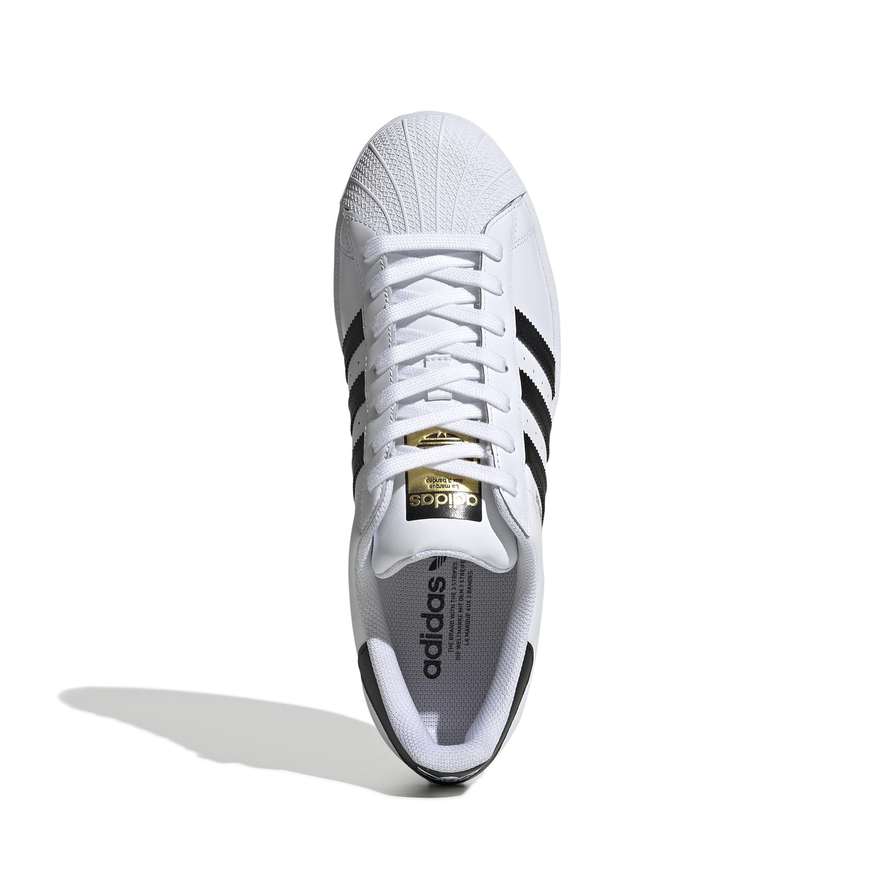 product/a/d/adidas-originals_eg4958_3_footwear_photography_top_portrait_view_white_000.jpg