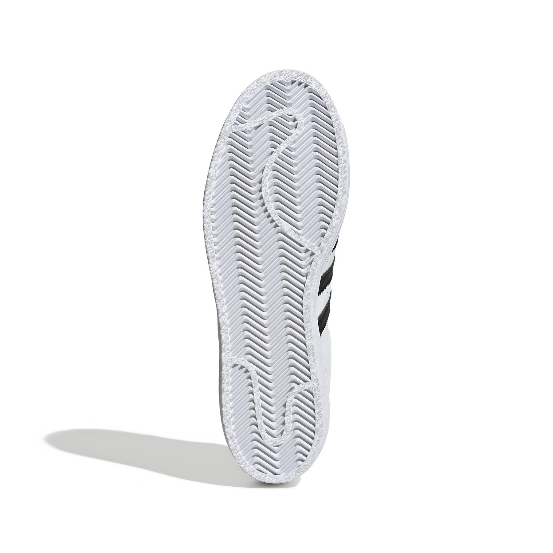 product/a/d/adidas-originals_eg4958_4_footwear_photography_bottom_view_white_000.jpg