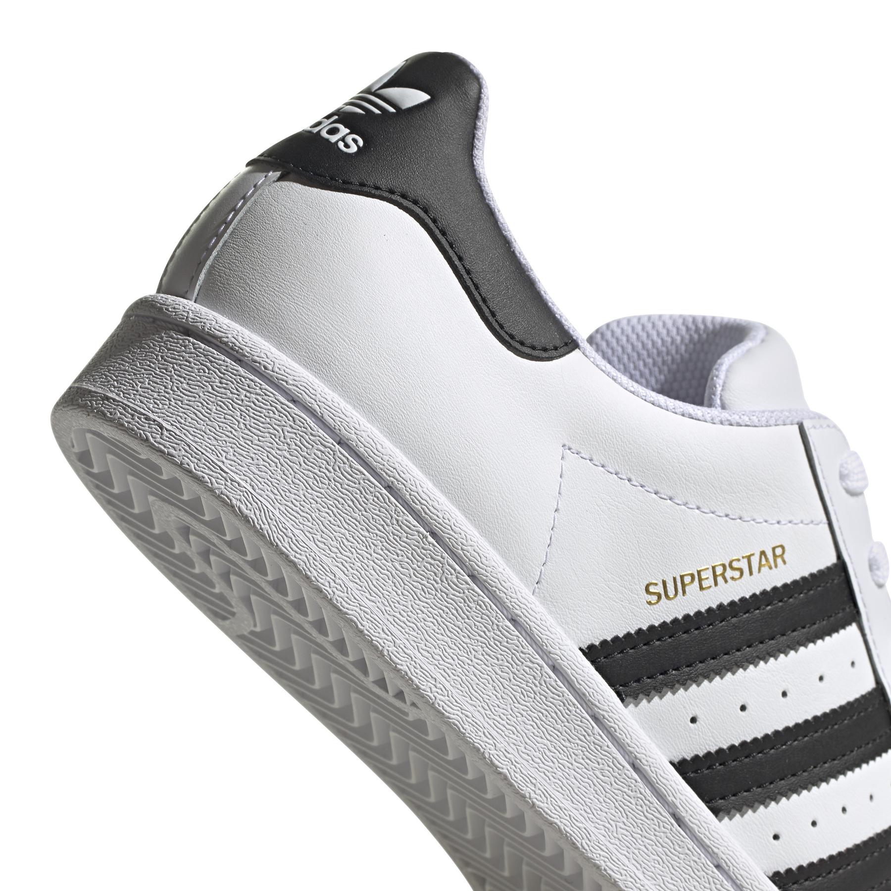 product/a/d/adidas-originals_fv3284_10_footwear_photography_detail_view_3_white_000.jpg