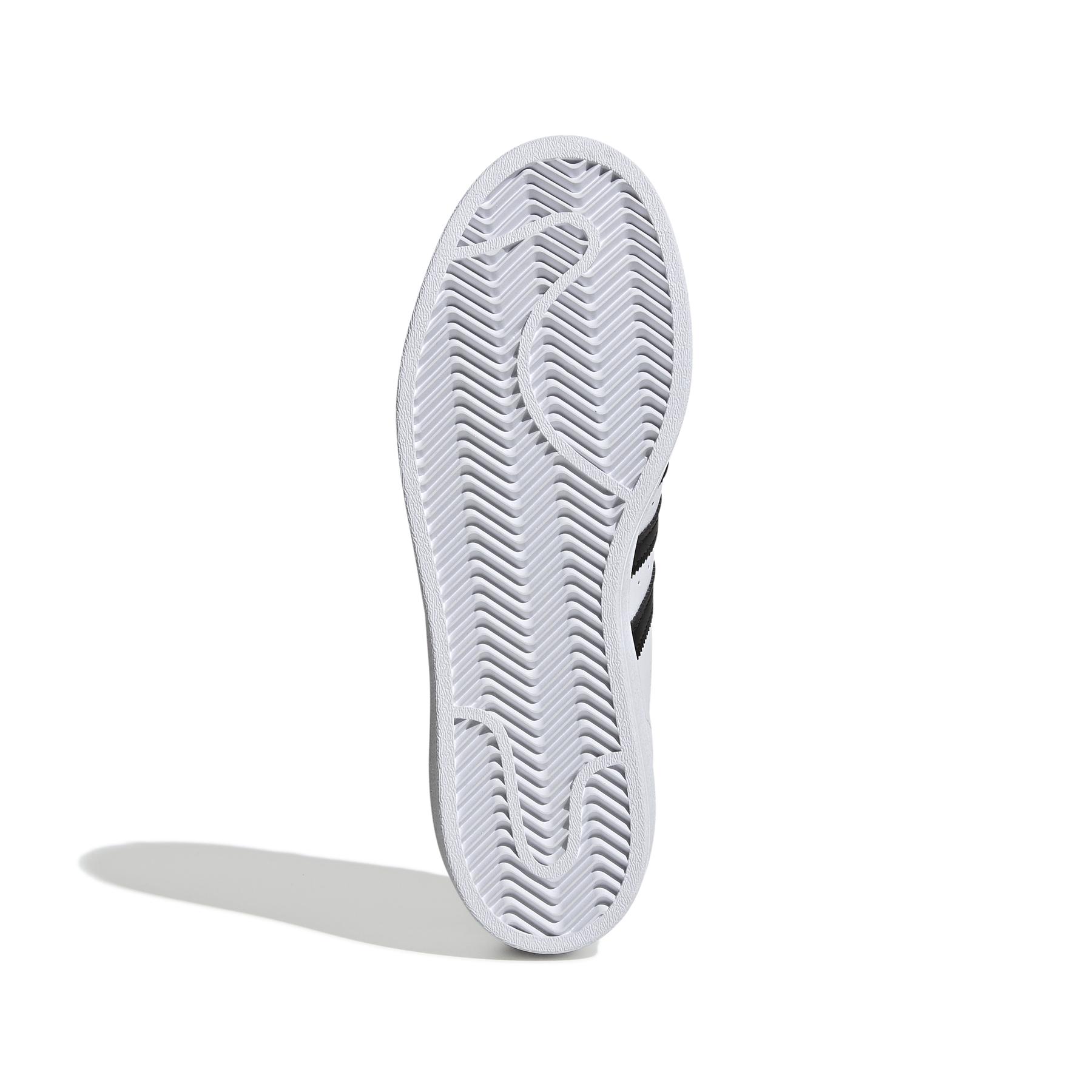 product/a/d/adidas-originals_fv3284_4_footwear_photography_bottom_view_white_000.jpg