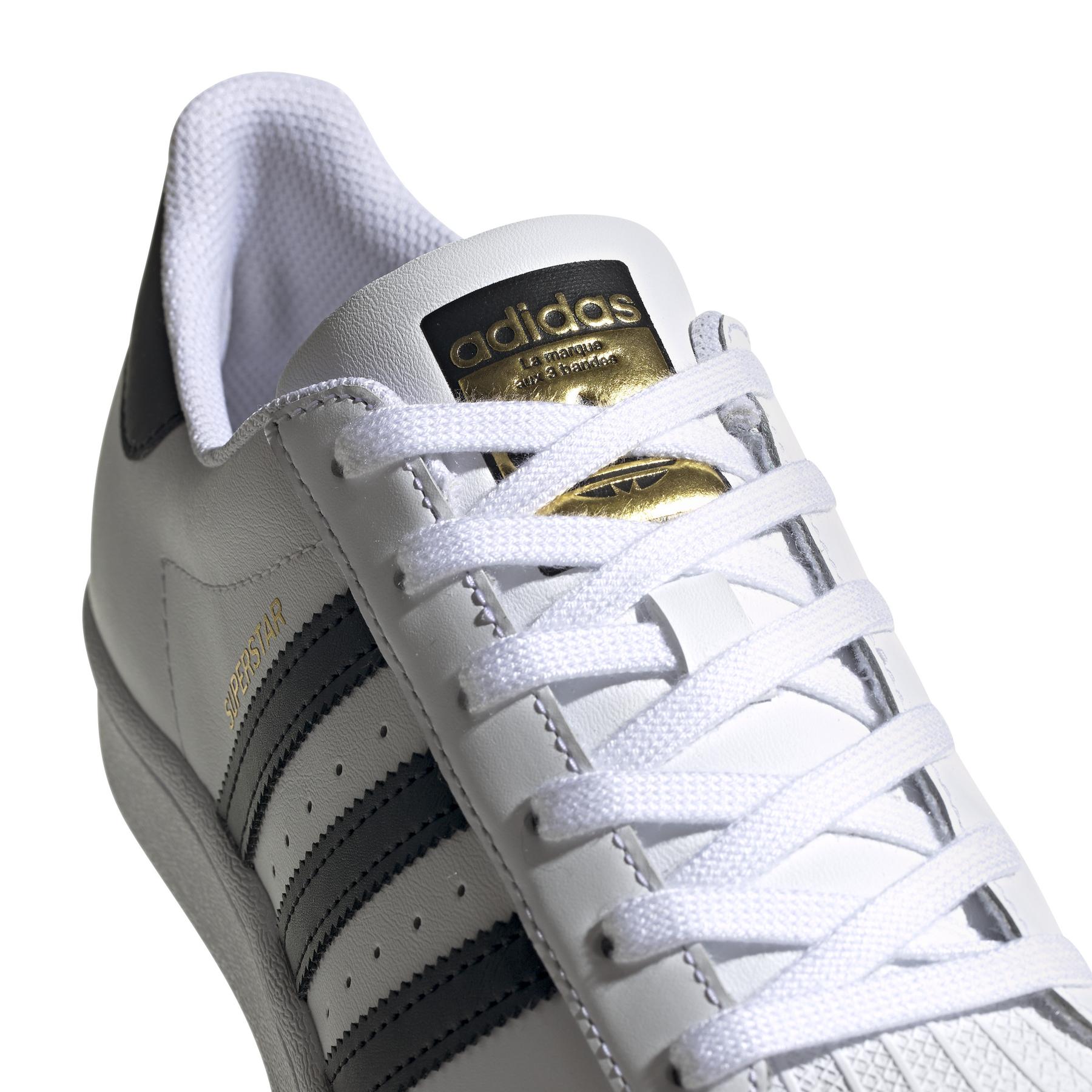 product/a/d/adidas-originals_fv3284_8_footwear_photography_detail_view_1_white_000.jpg
